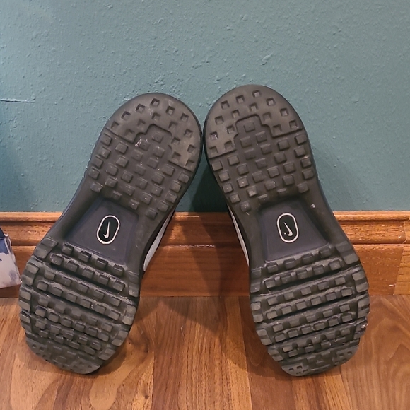 Nike Air Max Black and White Athletic Shoes - Picture 6 of 7